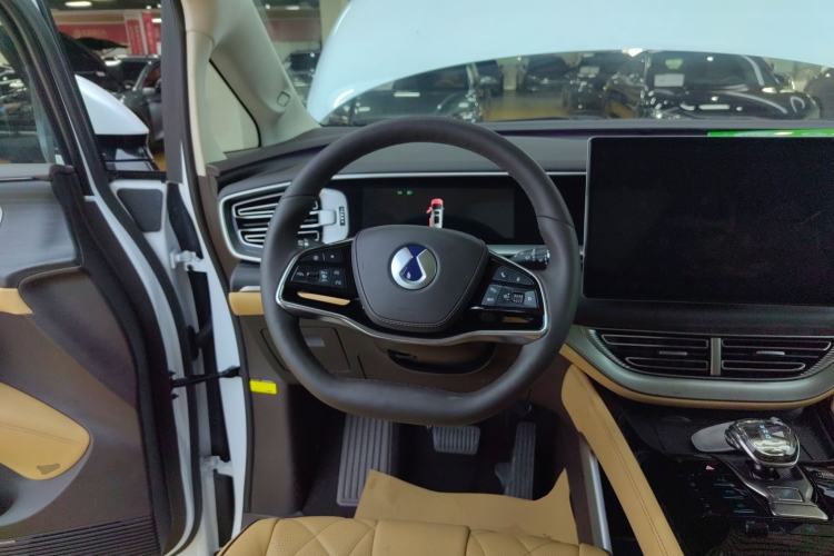 Used Denza D9 2024 EV 600 Four-Wheel-Drive Flagship Model Steering Wheel