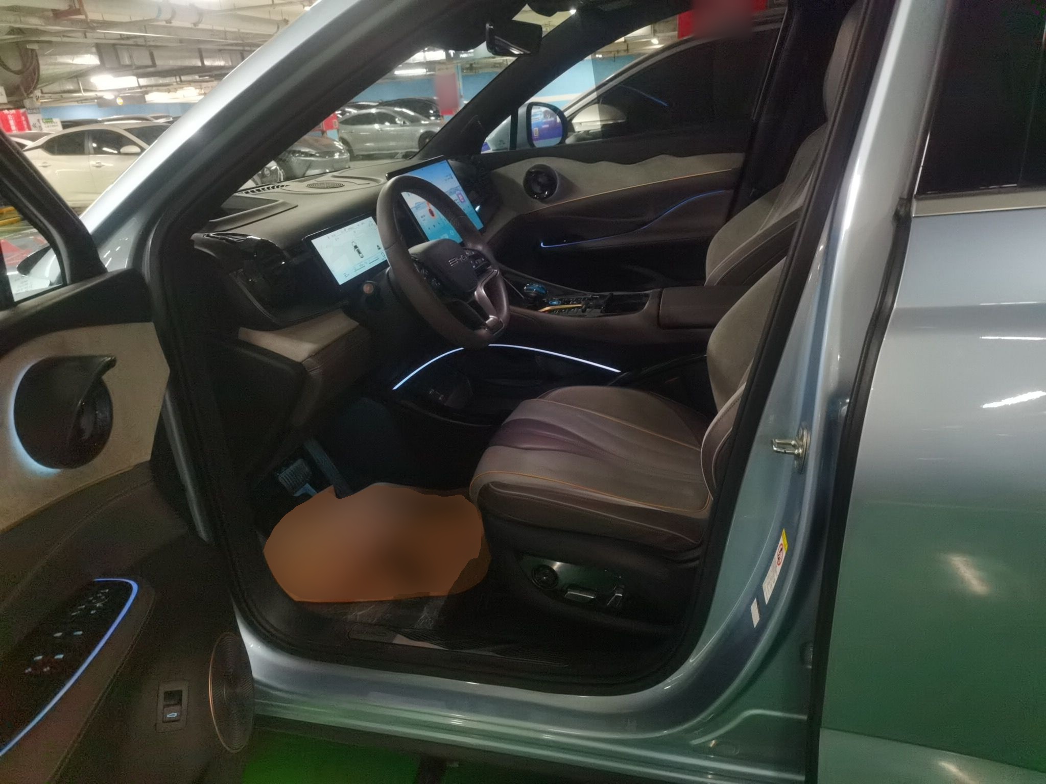 Переднее сиденье в автомобиле