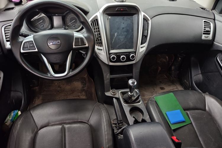 Used JMC Baodian 2020 2.5T Diesel Two-Wheel Drive Comfort Edition Standard Wheelbase JX4D25A6L Center Console