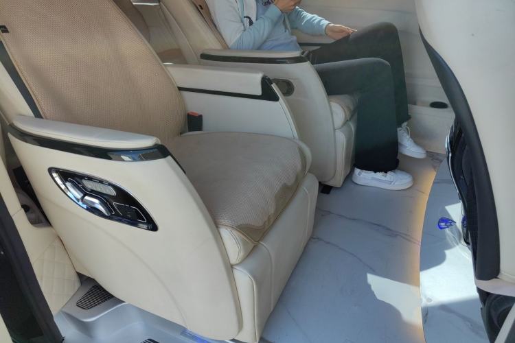 Used Mercedes-Benz Vito 2023 2.0T Elite Version 7 Seats Left Rear Seat