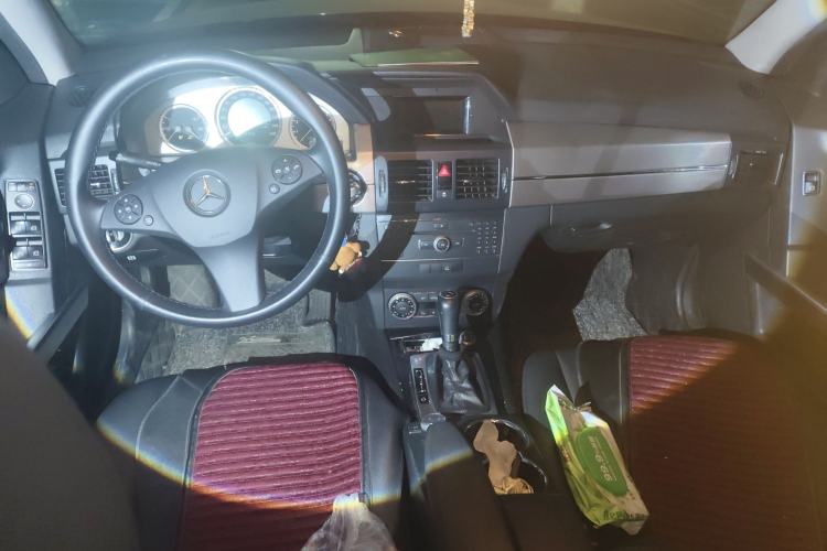 Used Mercedes-Benz GLK-Class 2011 GLK 300 4MATIC Fashion Model Center Console