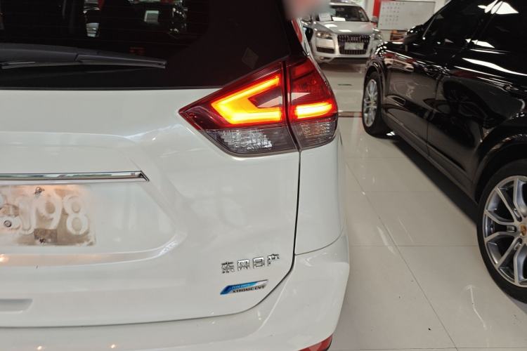 Used Nissan X-Trail 2017 2.5L CVT Luxury Edition 4WD Right Rear Taillight