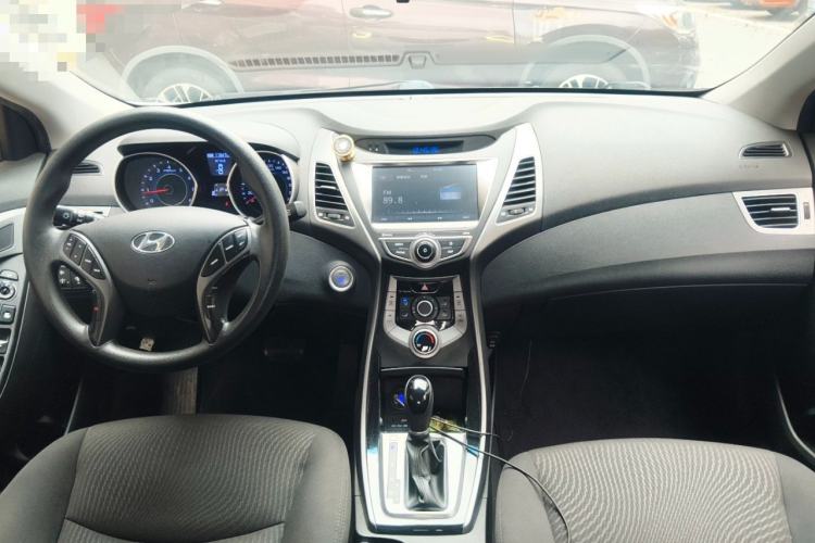 Used Hyundai Elantra (5th Generation / Langdong) 2016 1.6L Automatic Prestige Model Center Console