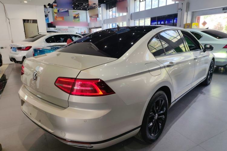 Used Volkswagen Magotan 2019 330TSI DSG Luxury Model China V Standard Rear Right 45 Deg