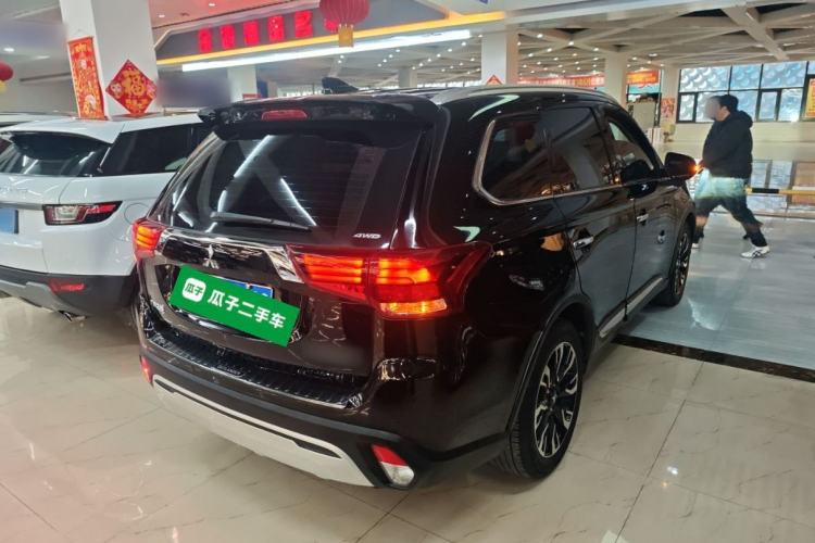 Used Mitsubishi Outlander 2019 2.4L 4x4 Zhi Xiang Edition 5 Seats China VI Standard