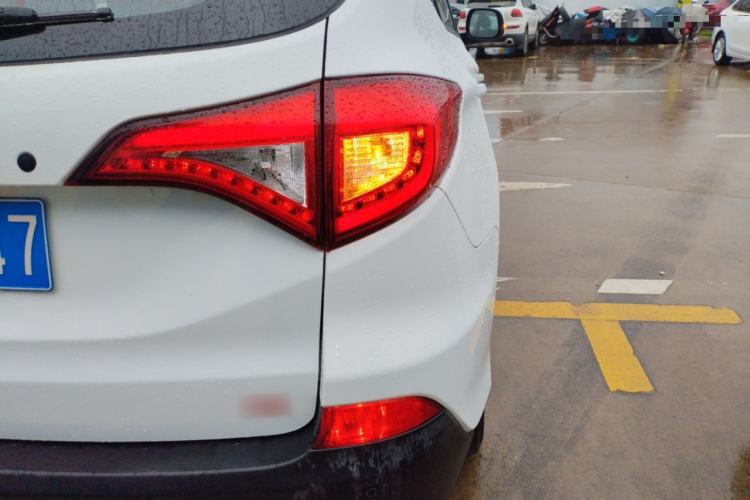 Used BYD Song 2017 Gaishe Upgrade Edition 1.5TID Automatic Elite Model Right Rear Taillight