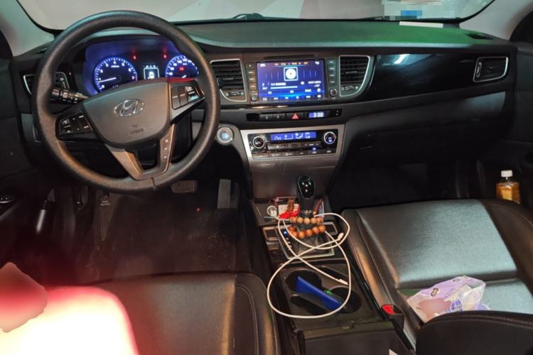 Used Hyundai Mistra 2014 1.8L Automatic Smart GLS Center Console