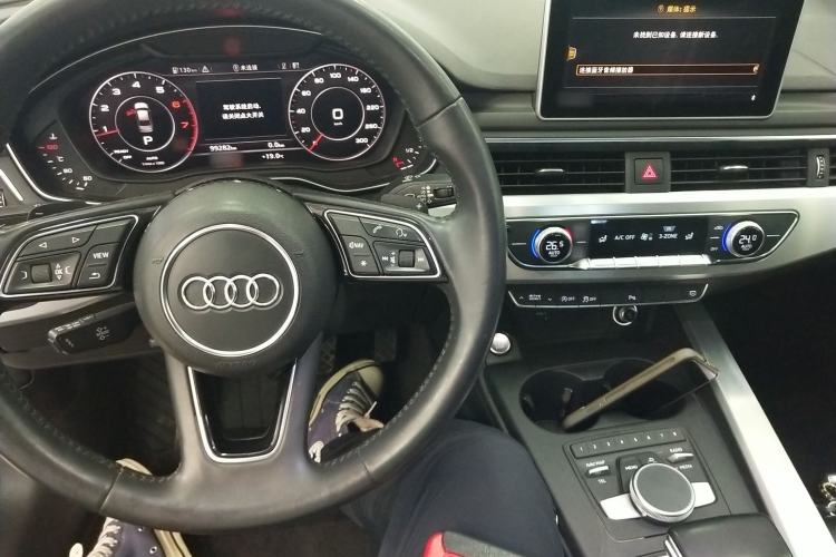 Used Audi A4L 2018 30th Anniversary Edition 40 TFSI Fashion Model Center Console