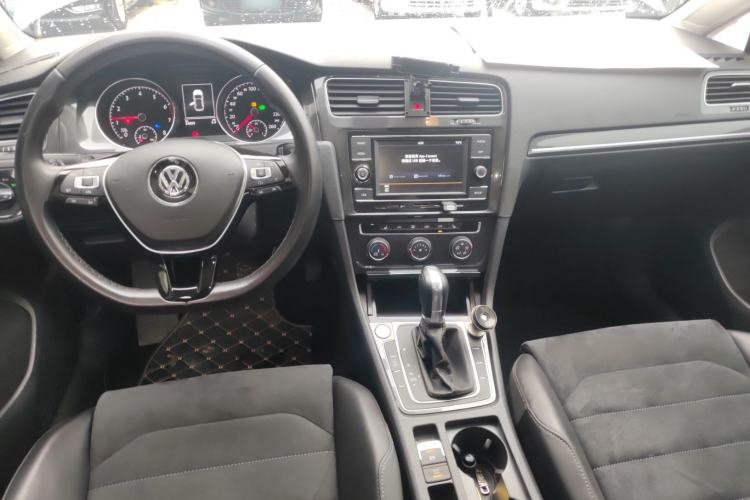 Used Volkswagen Golf 2018 230TSI Automatic Luxury Version
