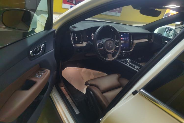Used Volvo XC60 2022 B5 4x4 Smart Luxury Edition