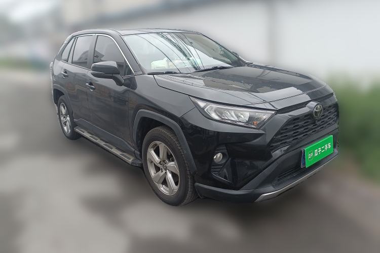 Used Toyota RAV4 2020 2.0L CVT Two-Wheel Drive Fashion Edition Front Right 45 Deg