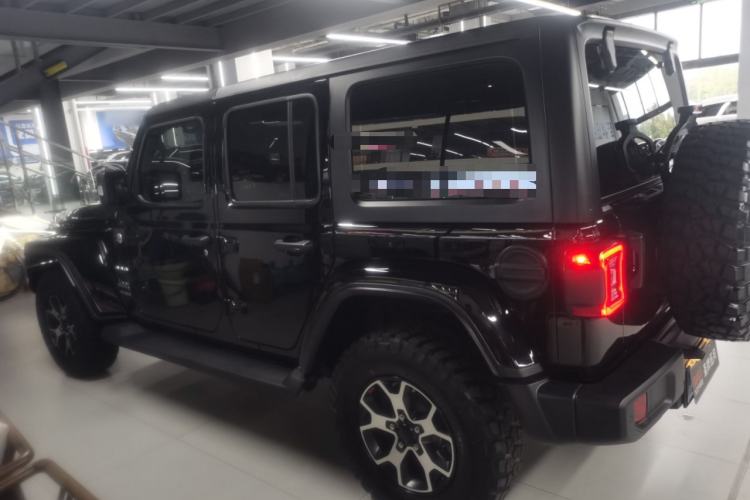 Used Jeep Wrangler 2019 2.0T Sahara Four-Door Version China VI Emission Standard
