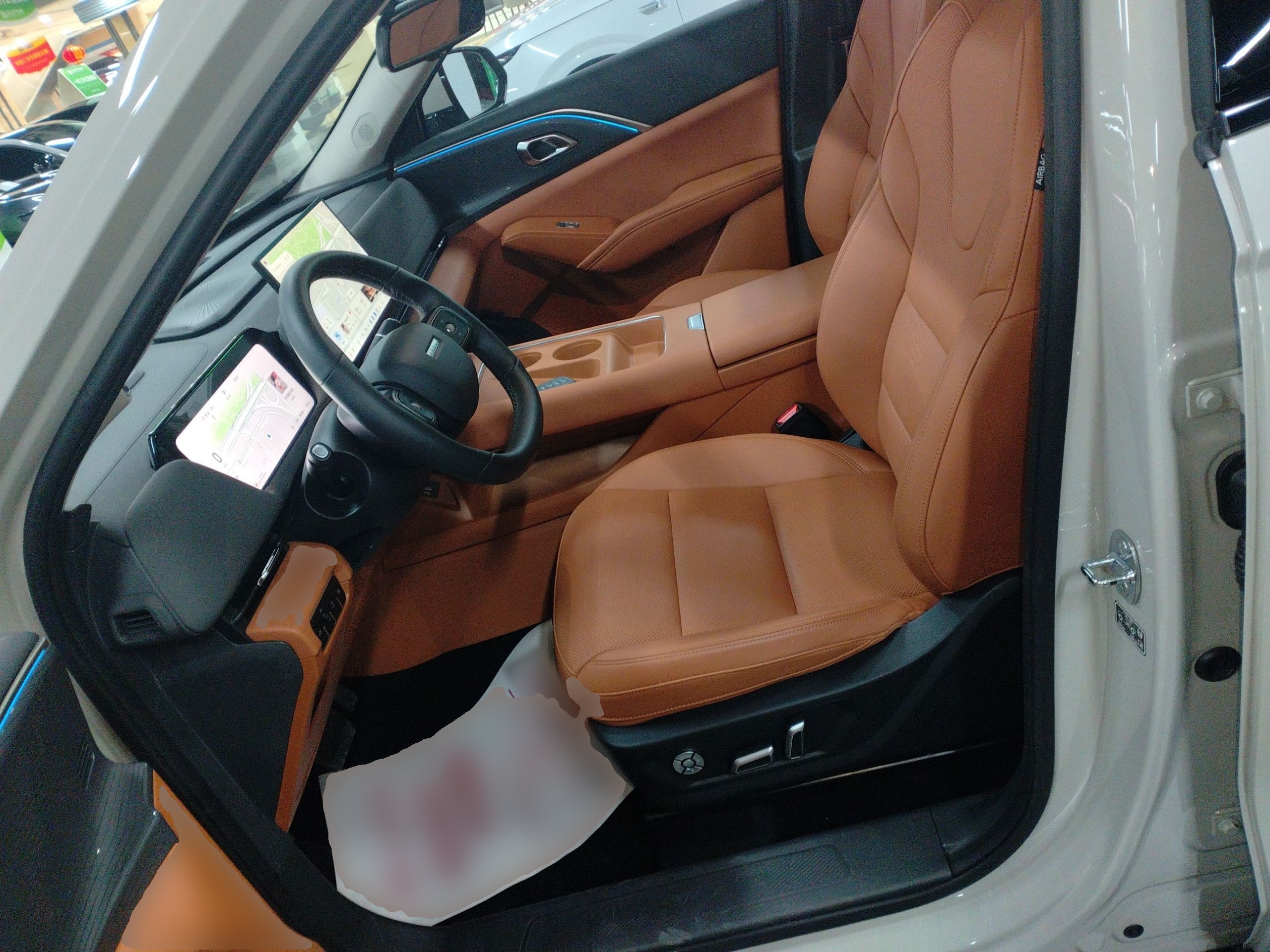 المقاعد الأمامية داخل السيارة