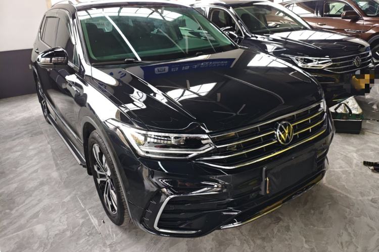 Used Volkswagen Tiguan L 2022 330TSI Automatic Two-Wheel Drive R-Line Enhanced Edition Front Right 45 Deg