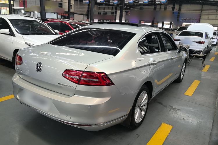 Used Volkswagen Magotan 2018 330TSI DSG Advanced Model Rear Right 45 Deg