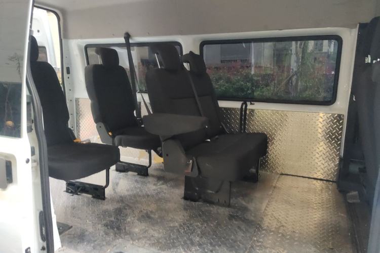 Used JMC Fushun 2023 2.0T Manual Mid-Drive Mid-Roof Commercial Multi-Purpose 7-Seater Passenger Vehicle