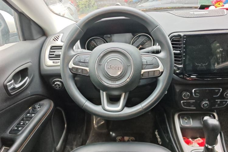 Used Jeep Compass 2017 200T Automatic Enjoyment Version
