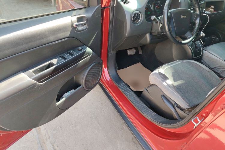 Used Jeep Compass 2007 2.4L four-wheel drive sport version
