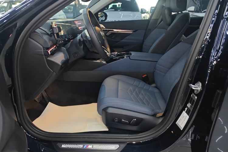 Used BMW 5 Series 2024 530Li Luxury Edition M Sport Package