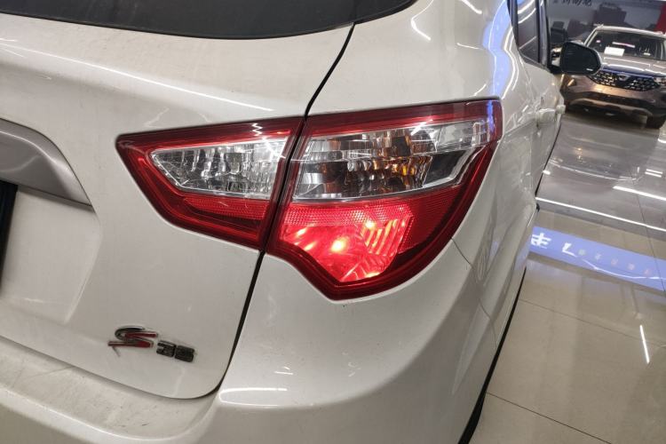 Used CHANGAN CS35 2014 1.6L Manual Luxury Model China IV Standard