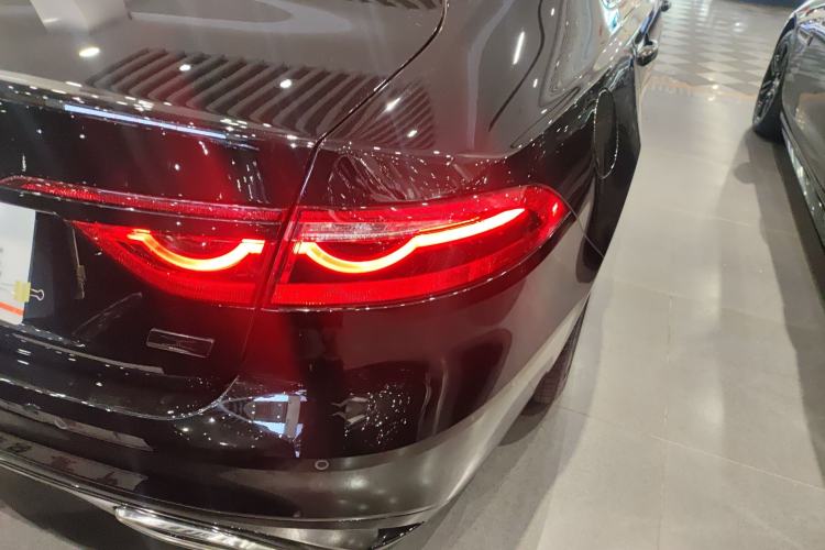 Used Jaguar XFL 2025 Model—2.0T P300, Four-Wheel Drive, 90th Anniversary Collector’s Edition Right Rear Taillight