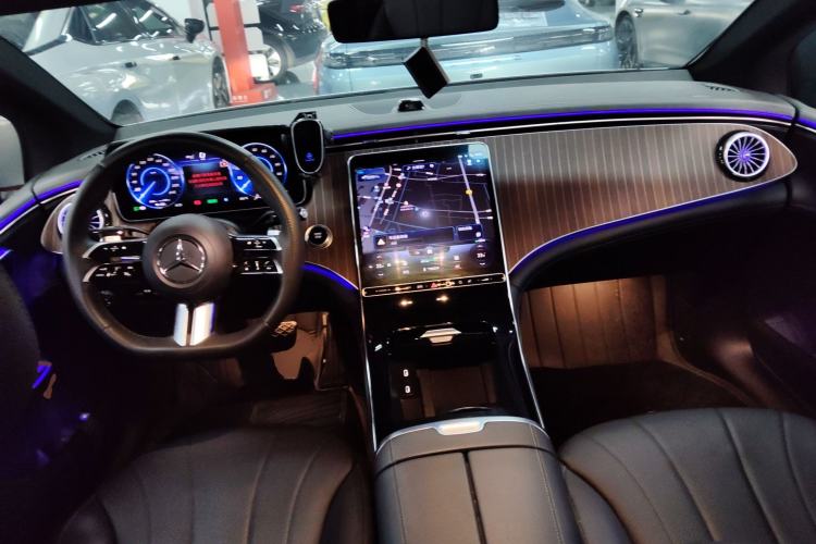 Used Mercedes-Benz EQE 2022 350 Pioneer Edition Center Console