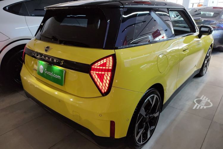 Used MINI Electric COOPER 2024 452km COOPER SE Artist Rear Right 45 Deg