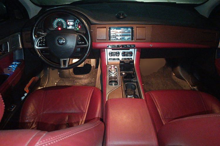 Used Jaguar XF 2014 XF 2.0T Luxury Edition Center Console