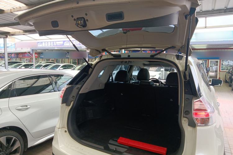 Used Nissan X-Trail 2014 2.0L CVT Comfort Edition 2WD Trunk