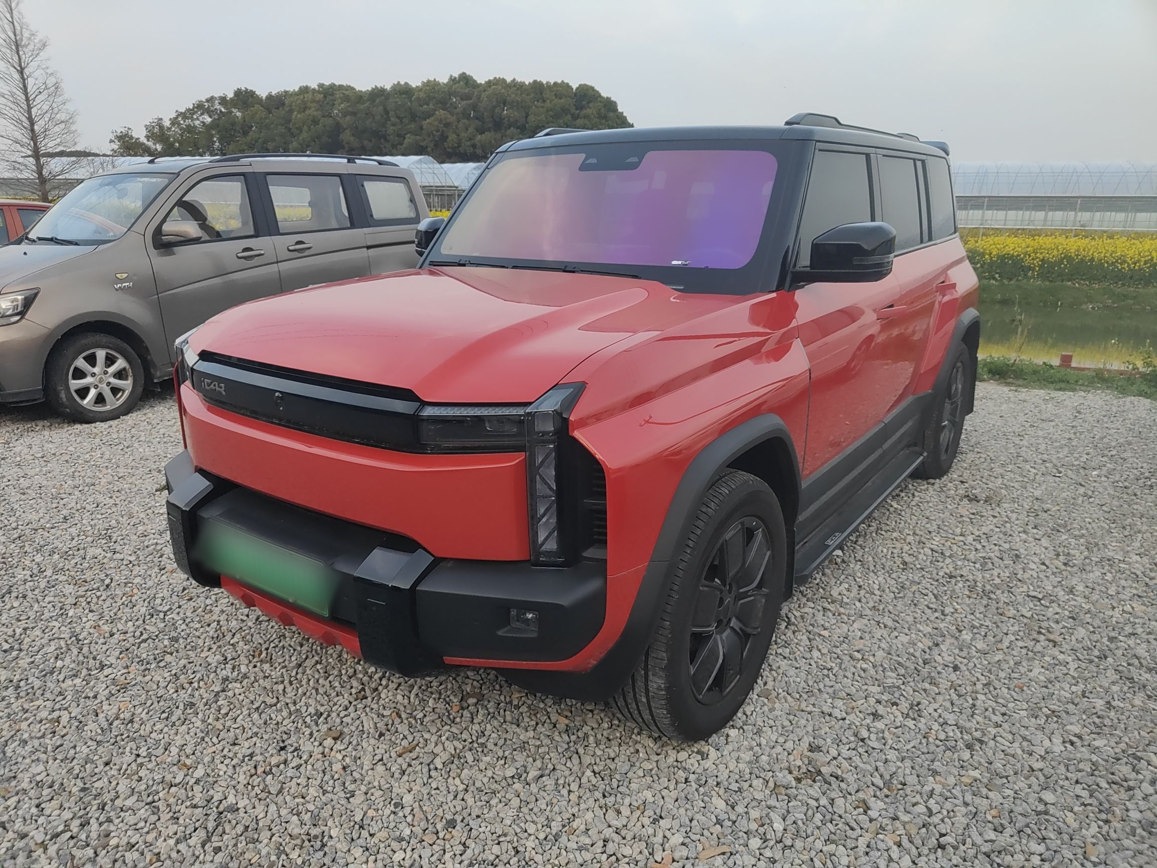 Под передней частью автомобиля