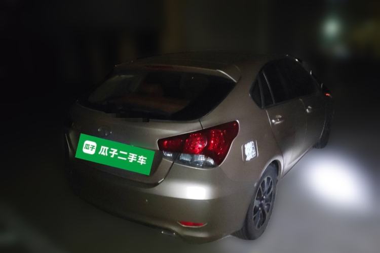 Used Soueast V6 Lingshi 2014 1.5L Manual Luxury Edition for Women
