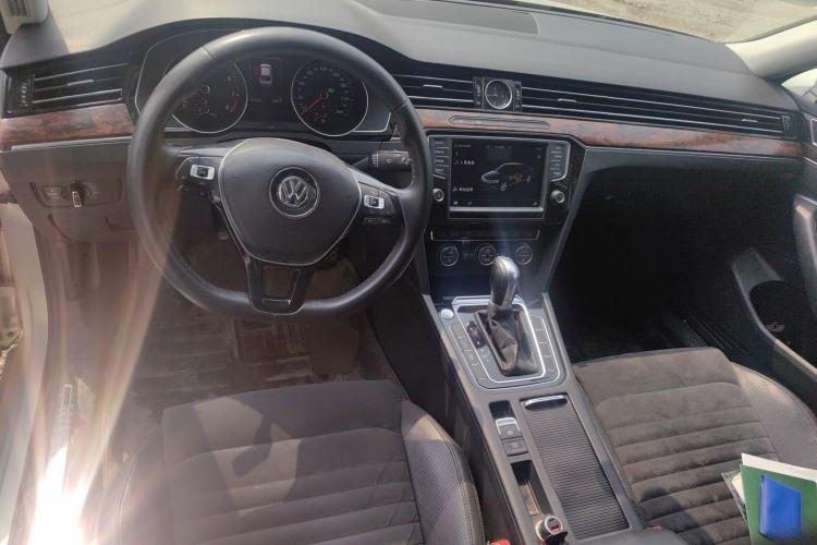 Used Volkswagen Magotan 2017 380TSI DSG Prestige Edition Center Console