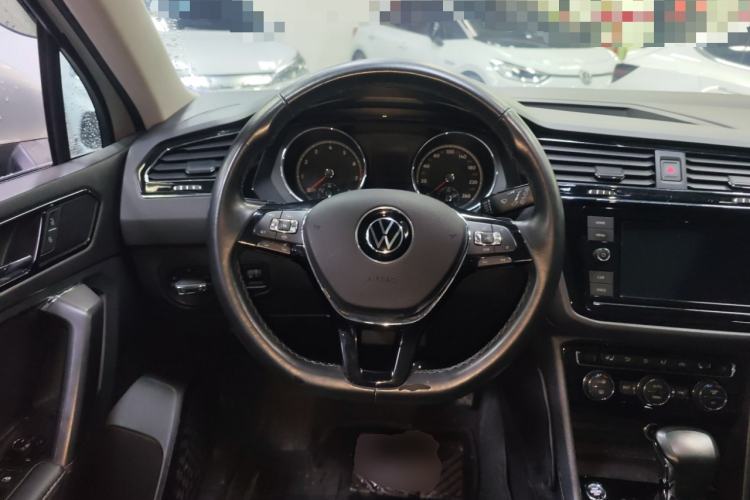 Used Volkswagen Tiguan L 2018 Facelift 330TSI Automatic Two-Wheel Drive Luxury Edition Steering Wheel