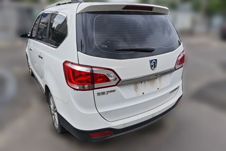 Used Baojun 730 2014 1.5L manual Comfort version 7 seats