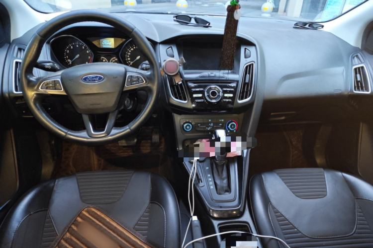 Used Ford Focus 2018 Sedan Classic 1.6L Automatic Trendy SmartDrive Edition Center Console