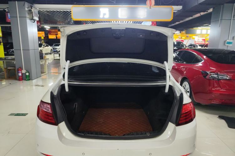 Used BMW 5 Series 2014 528Li Leading Model
