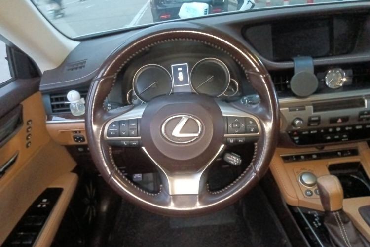 Used Lexus ES 2015 300h Luxury Edition Steering Wheel