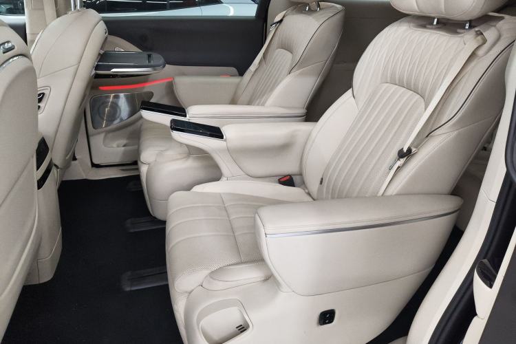 Used VOYAH Dream 2025 PHEV Four-Wheel-Drive Flagship Kunpeng Edition Left Rear Seat