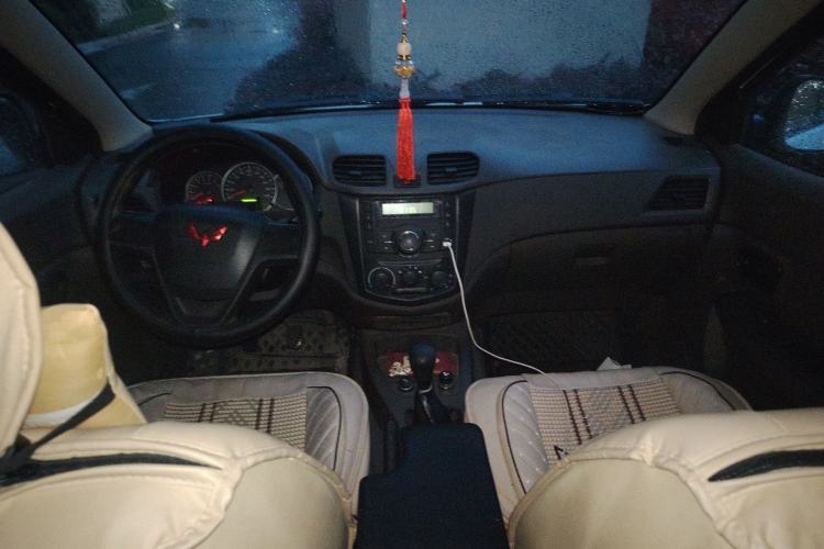 Used Wuling Rongguang S 2021 1.2L Base Model 5-Seater LSI Center Console