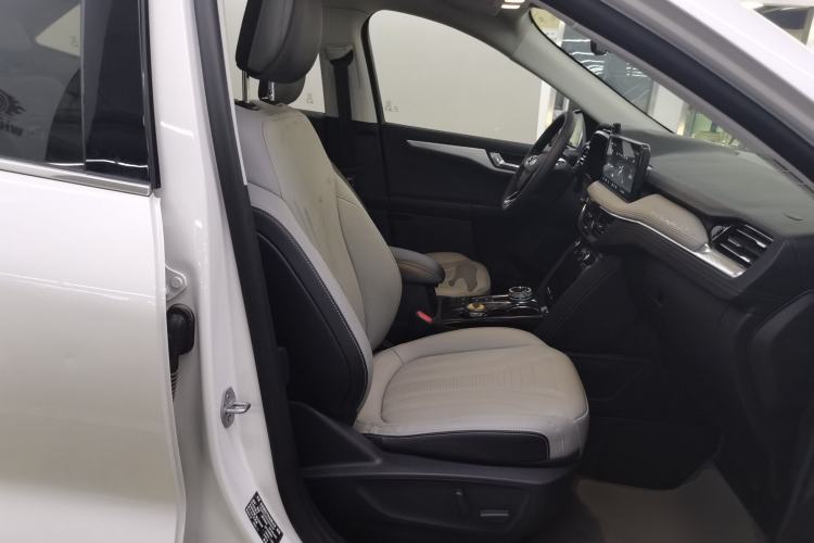 Used Ford Escape 2024 EcoBoost 245 Two-Wheel-Drive Titanium Edition Right Front Seat