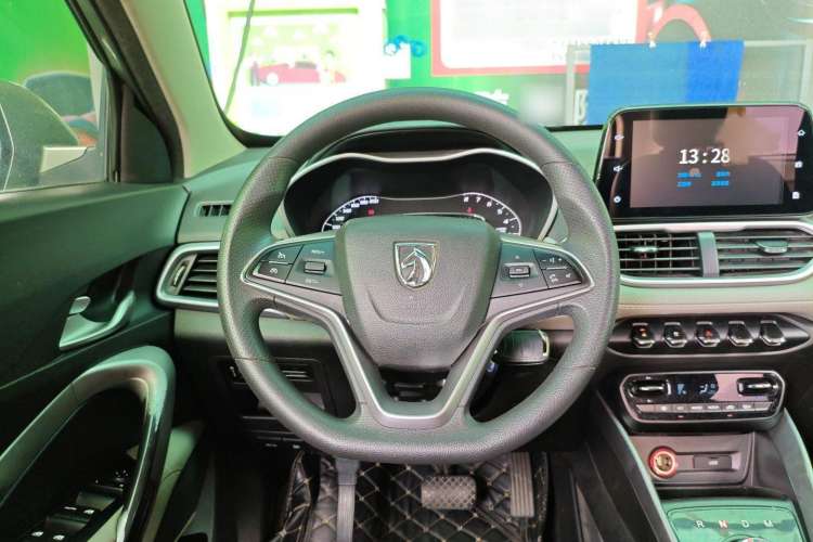 Used Baojun 510 2017 1.5L Automatic Fashion Model
