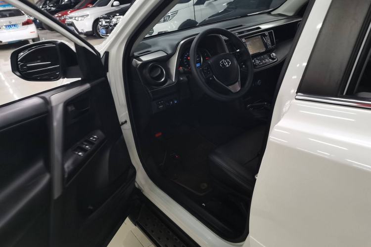 Used Toyota RAV4 2018 2.0L CVT Two-Wheel Drive Fashion X Edition