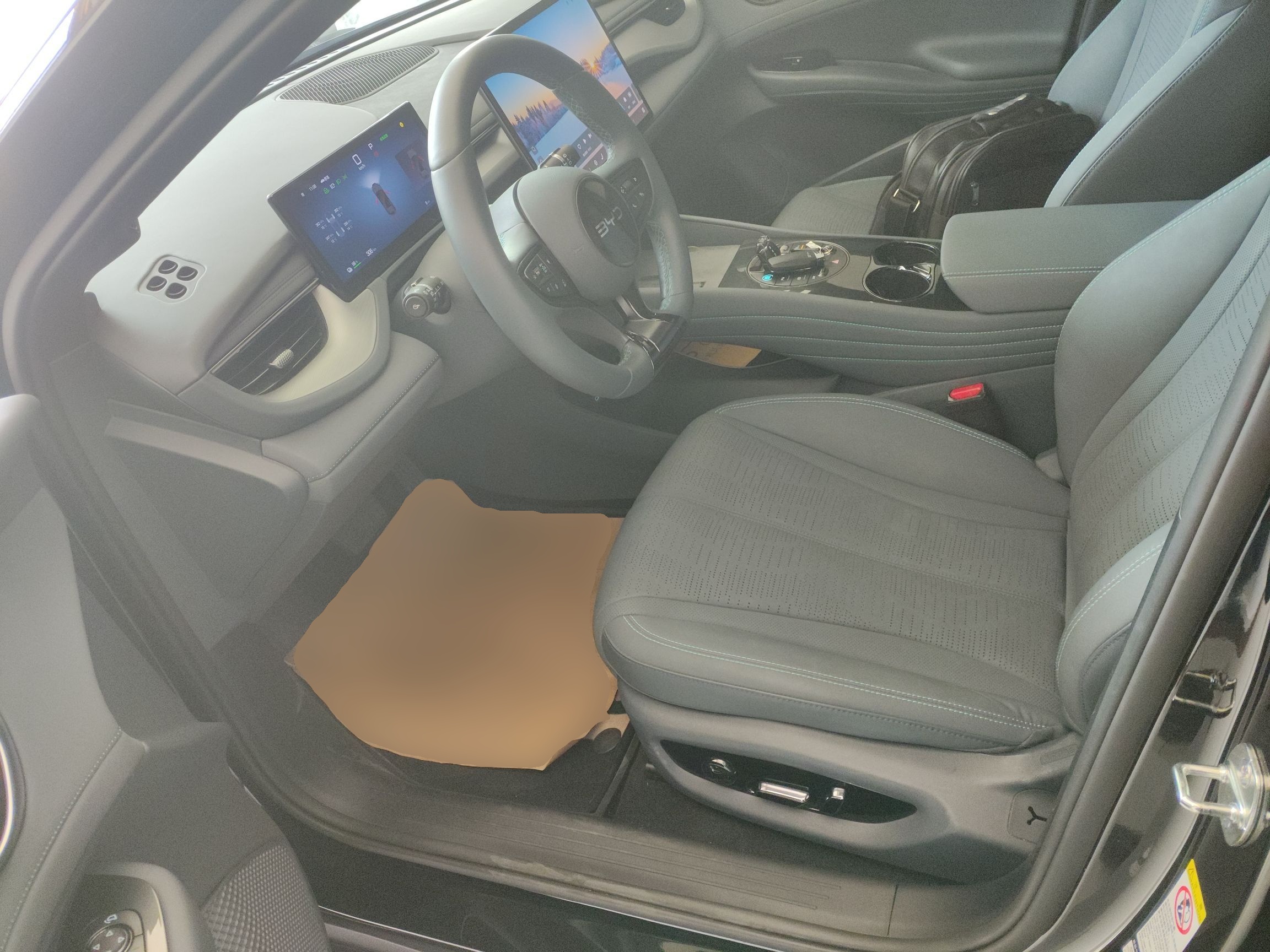 المقاعد الأمامية داخل السيارة