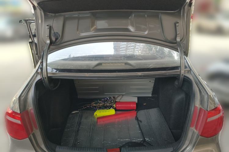 Used Volkswagen Jetta 2013 1.6L Automatic Fashion Model Trunk