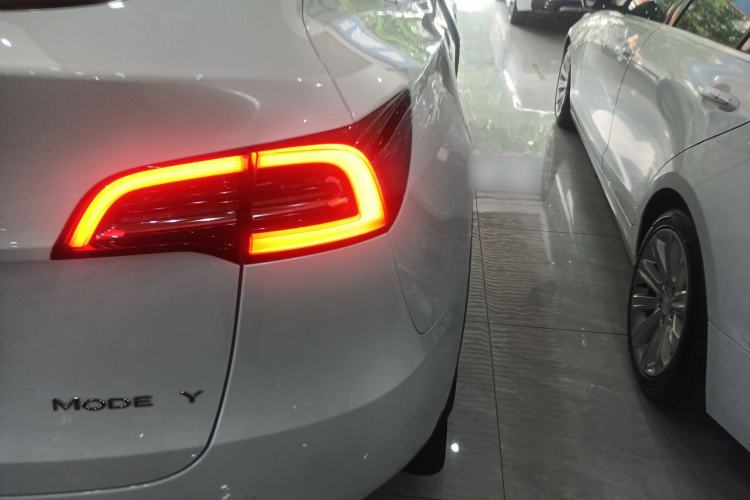 Used Tesla Model Y 2022 Long-Range All-Wheel-Drive Version
