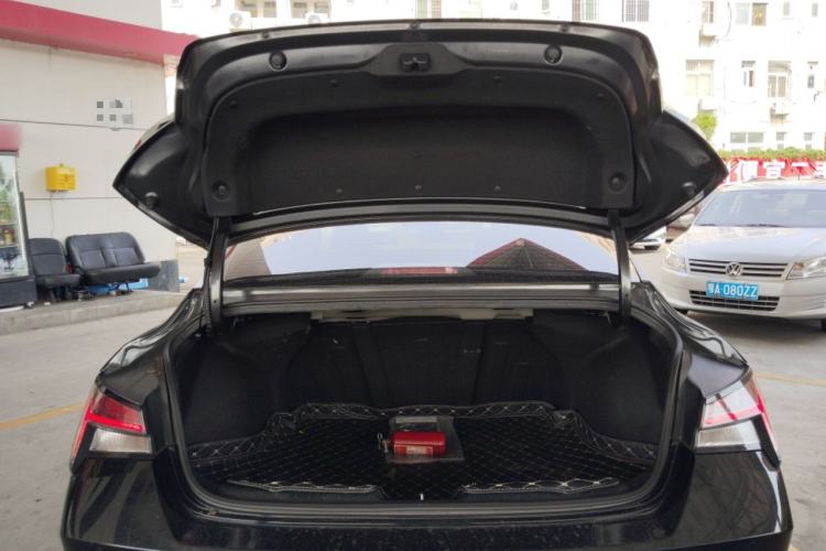 Used Hyundai Elantra 2022 1.5L CVT LUX Black Knight Limited Edition Trunk