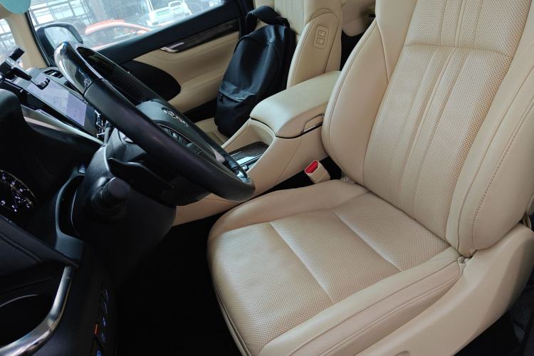 Used Toyota Vellfire 2023 Crown Dual-Engine 2.5L HV Ultimate Edition Left Front Seat