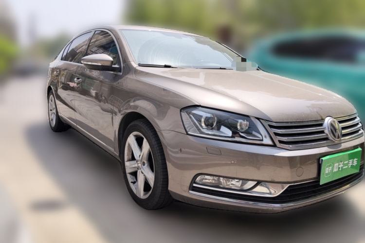 Used Volkswagen Magotan 2013 2.0 TSI Ultimate Model Front Right 45 Deg