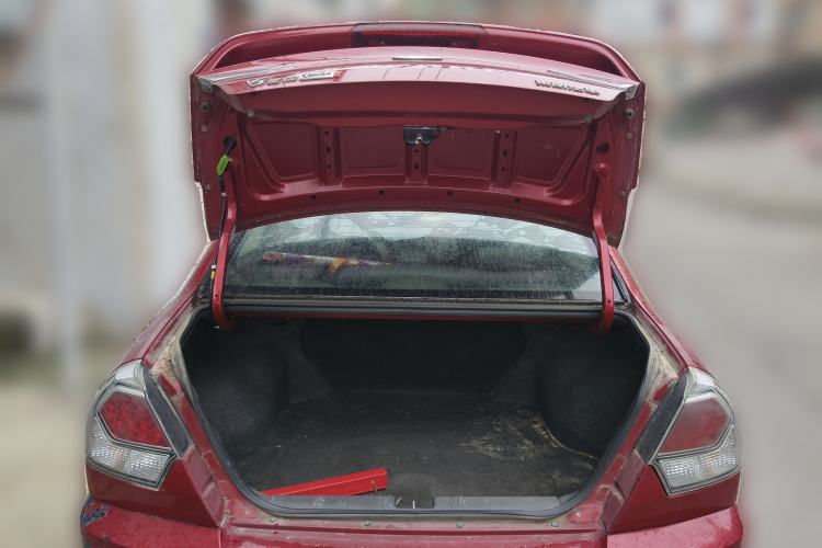 Used Soueast V3 Lingyue 2012 Revised Version 1.5L Manual – Style Edition
