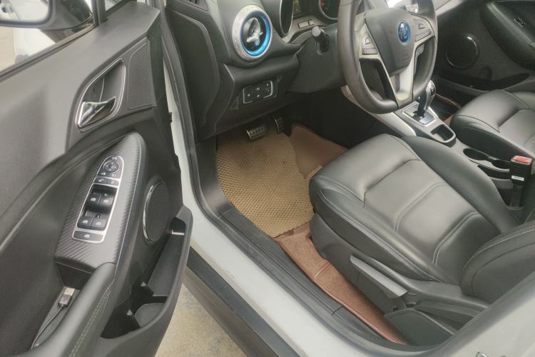 Used BYD Yuan New Energy 2018 EV360 Smart Connected Cool Model Driver Seat